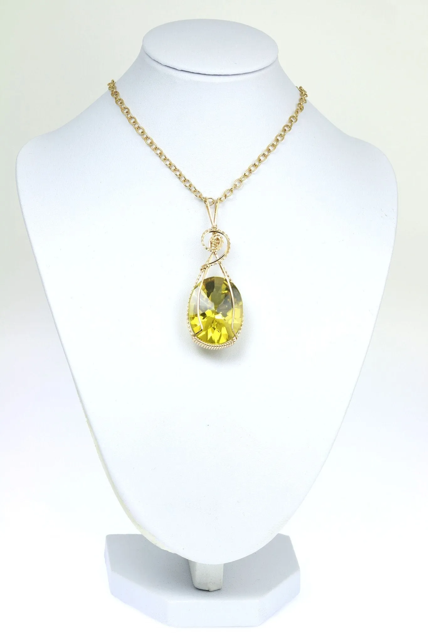 49.5 CT Oval Green Gold Quartz 14K Gold-filled Pendant