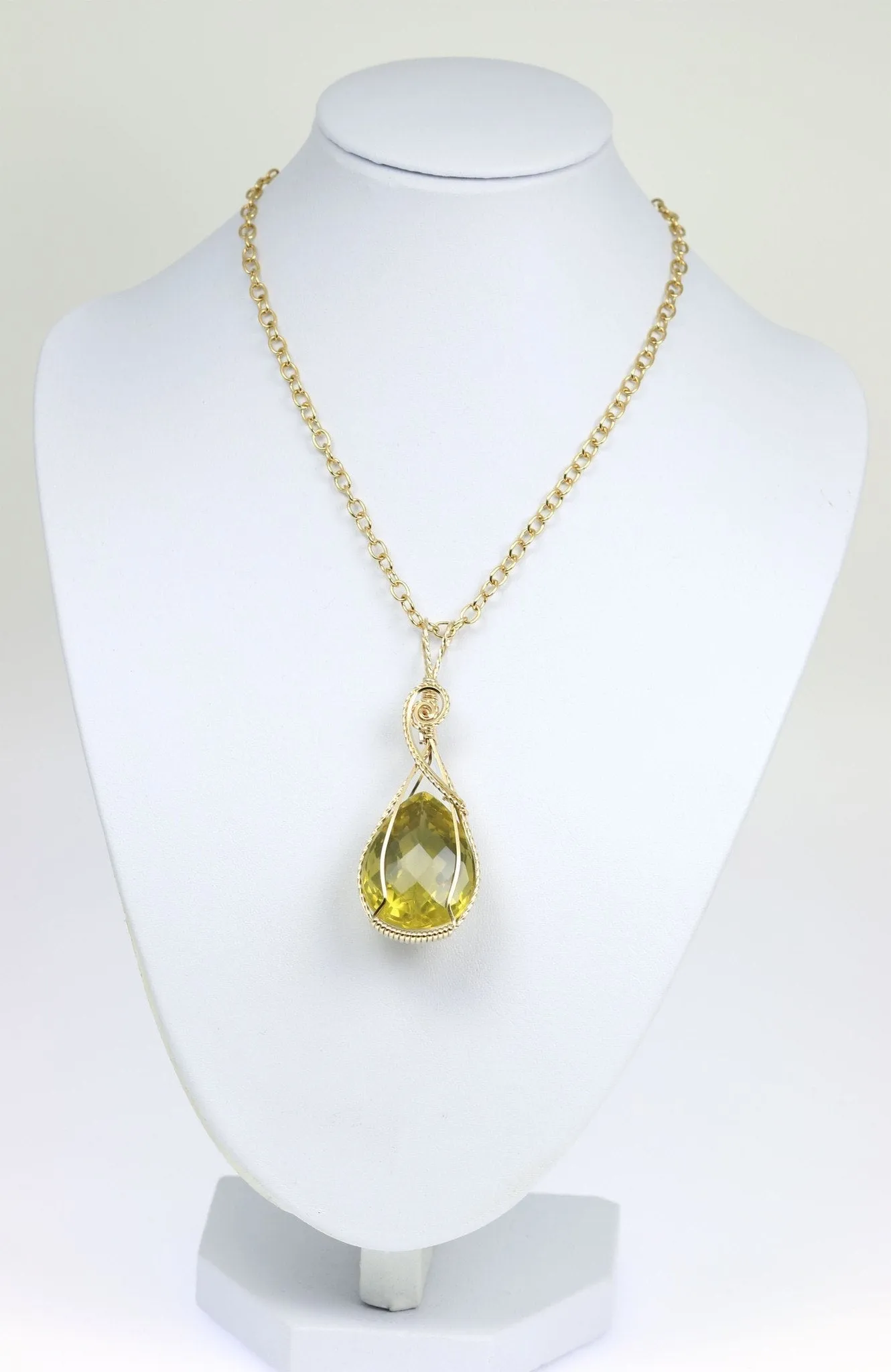 65 CT Green Gold Quartz 14K Gold-filled Pendant