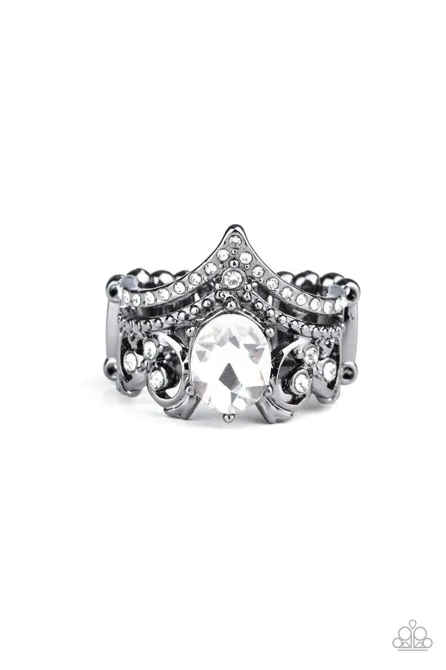 Paparazzi Ring ~ Metro Queen - Black