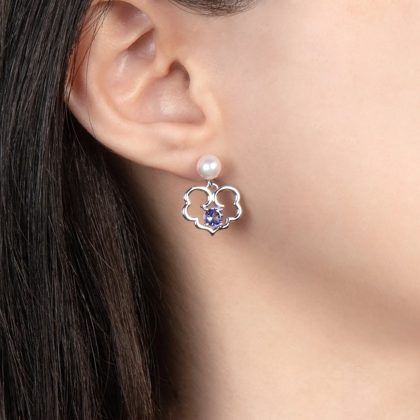 The Timeless Blessings Earrings 18kt White Gold with Tanzanite