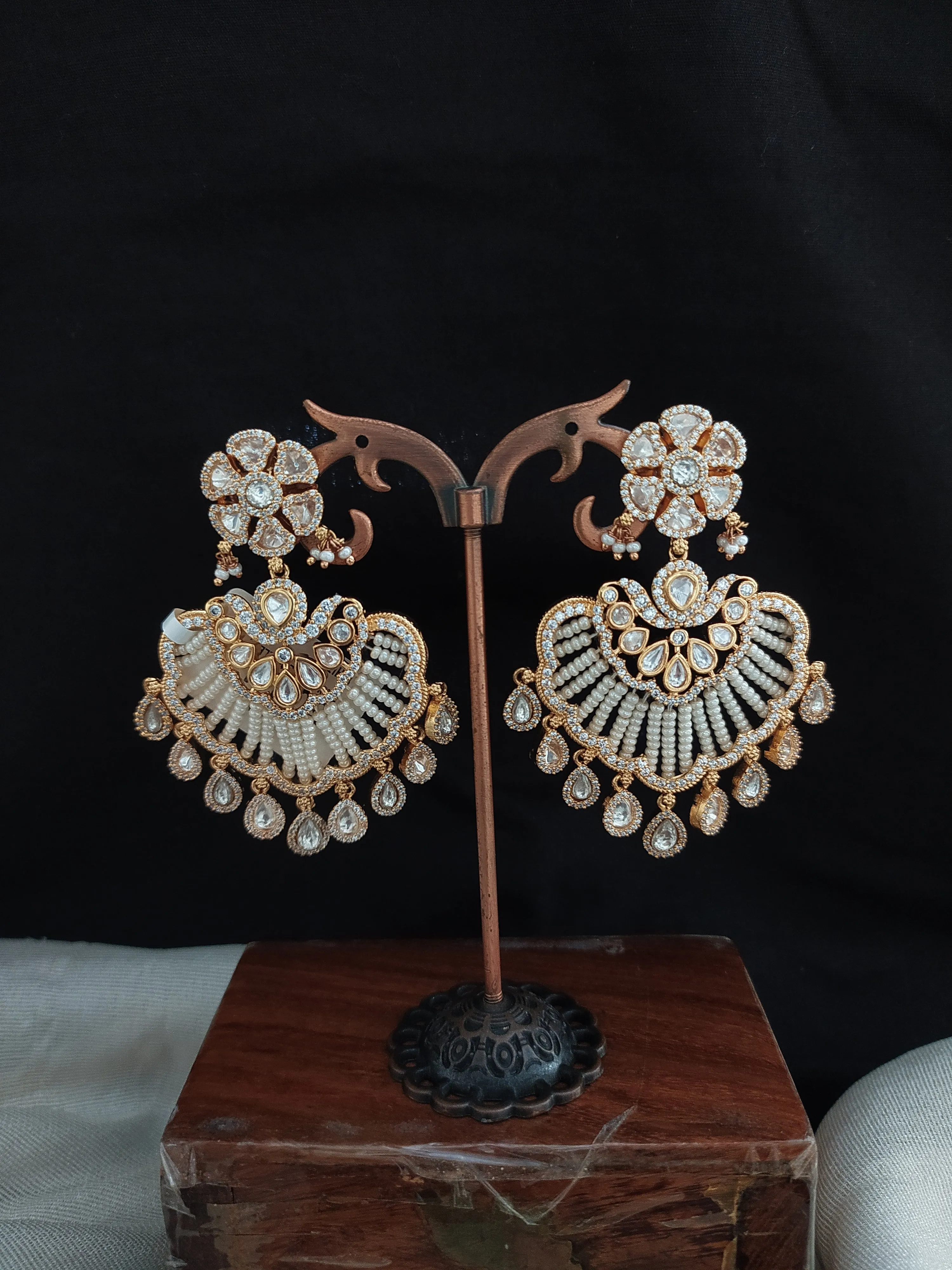 Timeless Elegance Blooms Floral Design Kundan/Polki Earrings